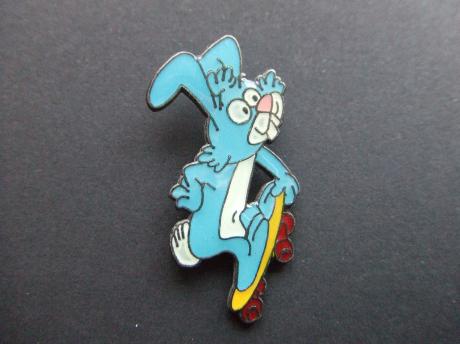 knuffelkonijn dat men in de jaren '90 gratis bij de Belgische krant Het Laatste Nieuws kreeg skateboard